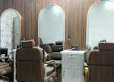 Unisex Saloon